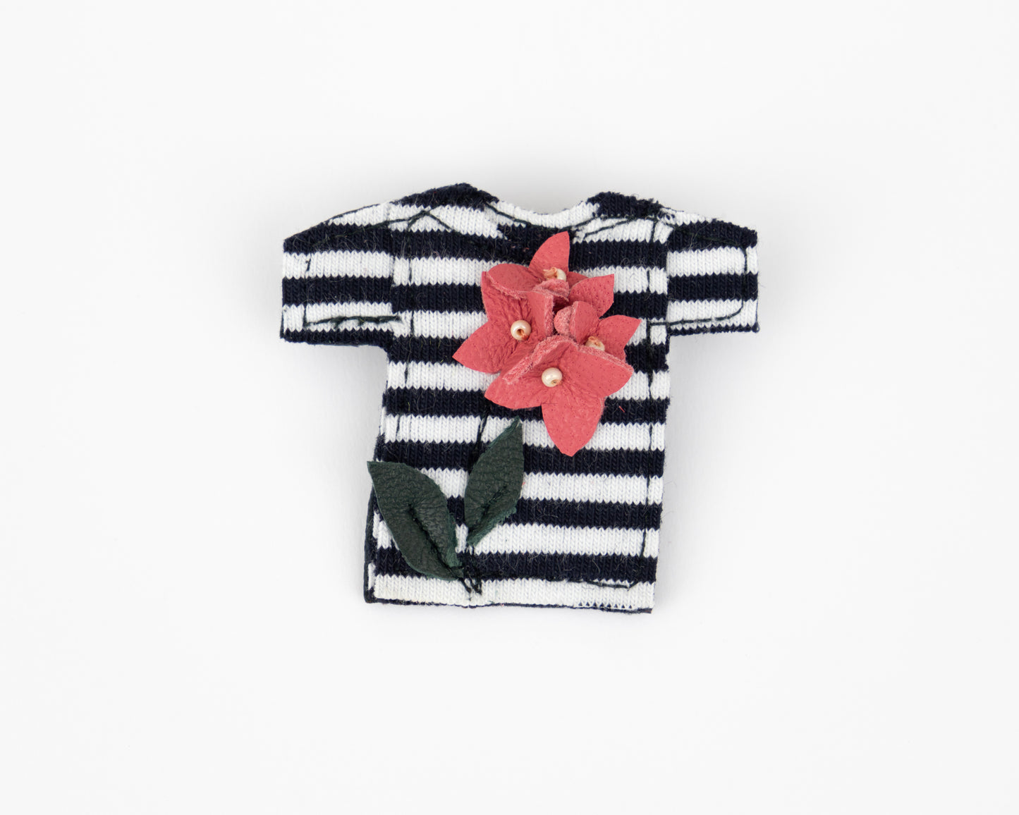 Brooch T-shirt Hortensia